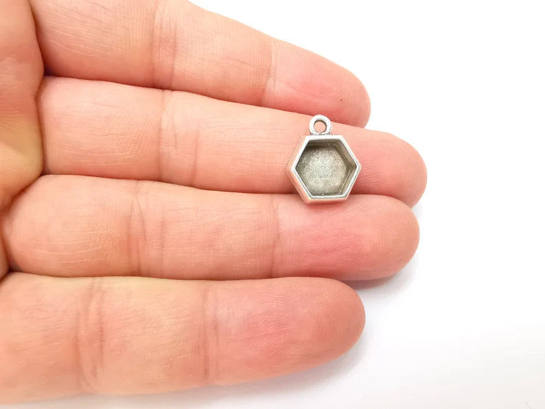 5 Hexagonal Pendant Blanks, Resin Bezel Bases, Mosaic Mountings, Dry flower Frame, Polymer Clay base, Antique Silver Plated (10mm) G33839
