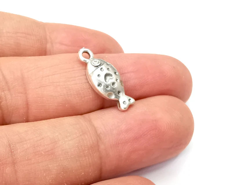 5 Fish Charms Antique Silver Plated Charms (19x8mm) G33843