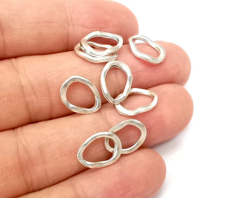 10 Wavy Oval Connector Charms, Dangle Charms Antique Silver Plated Findings (13x10mm) G33853