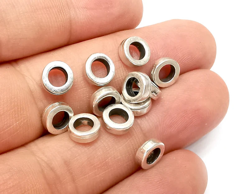 10 Round Beads Antique Silver Plated Metal Beads (8mm) G33945