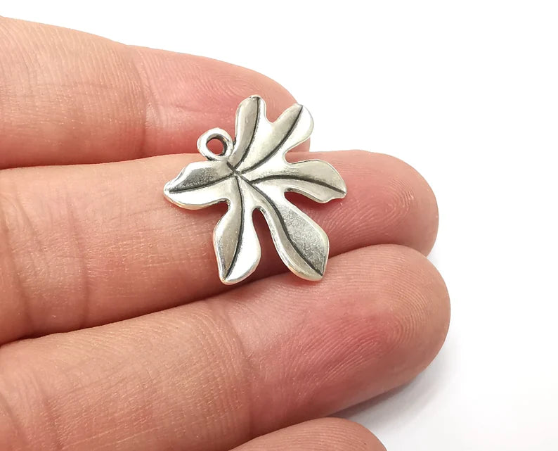 5 Leaf Charms, Antique Silver Plated (24x20mm) G34024