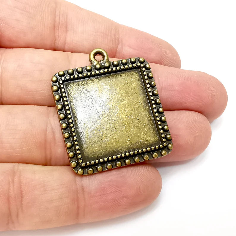 Square Pendant Blanks, Resin Bezel Bases, Mosaic Mountings, Dry flower Frame, Polymer Clay base, Antique Bronze Plated (25x25mm) G34053