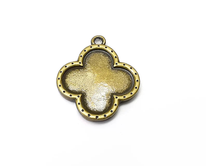 Clover Pendant Bezels (Double Side Blank) Resin Blank, inlay Mountings, Mosaic Frame, Cabochon Bases, Antique Bronze Plated (20mm) G33985