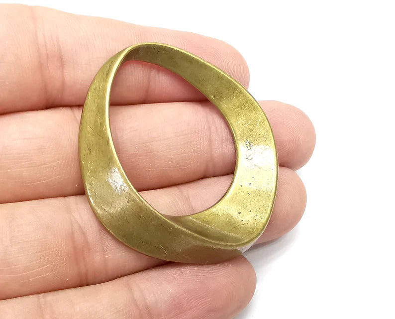 Round Circle Jewelry Findings Antique Bronze Plated Organic Shape Pendant (48x43mm) G33988