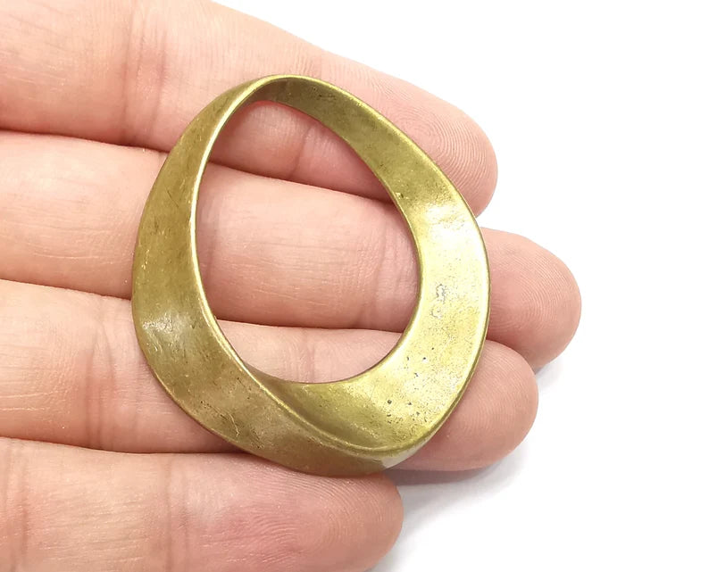 Round Circle Jewelry Findings Antique Bronze Plated Organic Shape Pendant (48x43mm) G33988