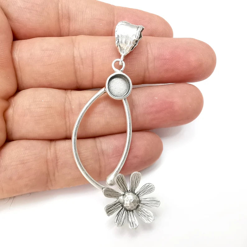 Flower Pendant Base Setting Bezel Blank Antique Silver Plated Brass Pendant (78mm) (8mm blank) G34044