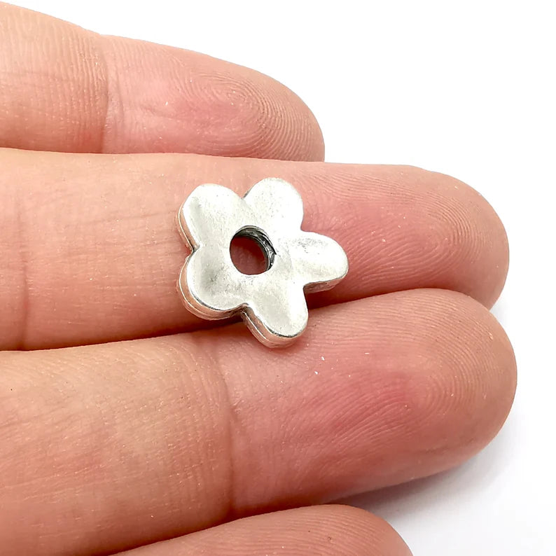 5 Daisy Flower Charms Antique Silver Plated Charms (15mm) G34061
