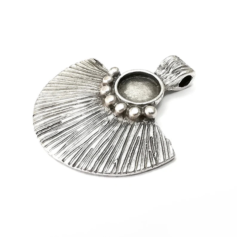 Ribbed Pendant Blanks, Resin Bezel Bases, Mosaic Mountings, Dry flower Frame, Polymer Clay base, Antique Silver Plated (11mm) G34124