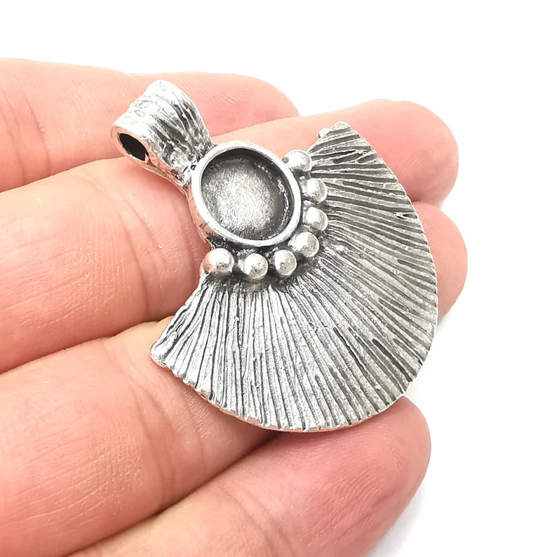 Ribbed Pendant Blanks, Resin Bezel Bases, Mosaic Mountings, Dry flower Frame, Polymer Clay base, Antique Silver Plated (11mm) G34124