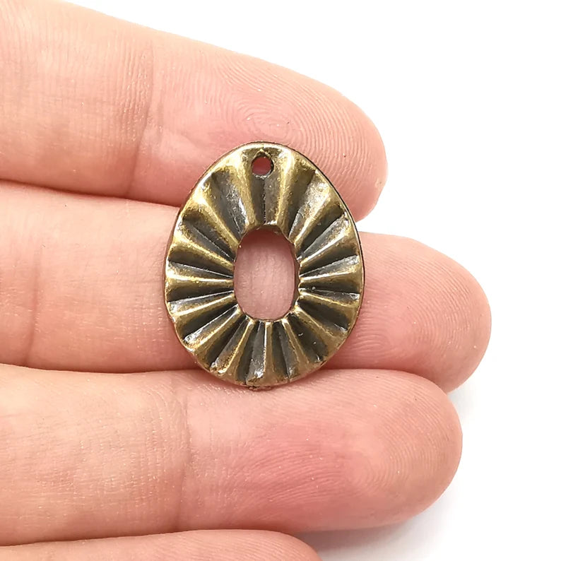 Oval Ribbed Charms, Antique Bronze Plated Dangle Charms (25x20mm) G34147