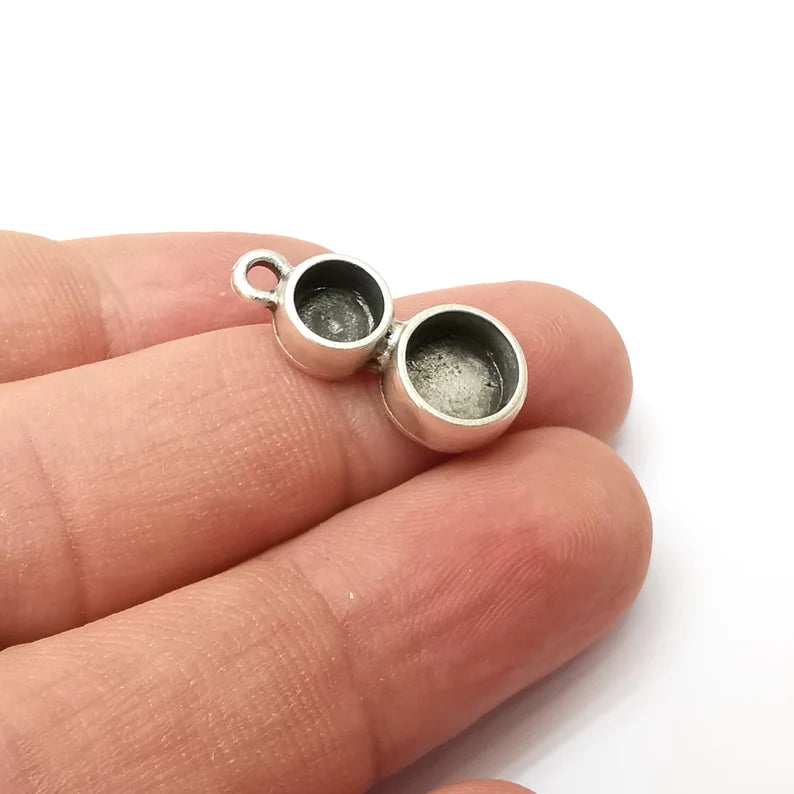 2 Round Charms Blanks, Resin Bezel Bases, Mosaic Mountings, Dry flower Frame, Polymer Clay base, Antique Silver Plated (8 and 6mm) G34171