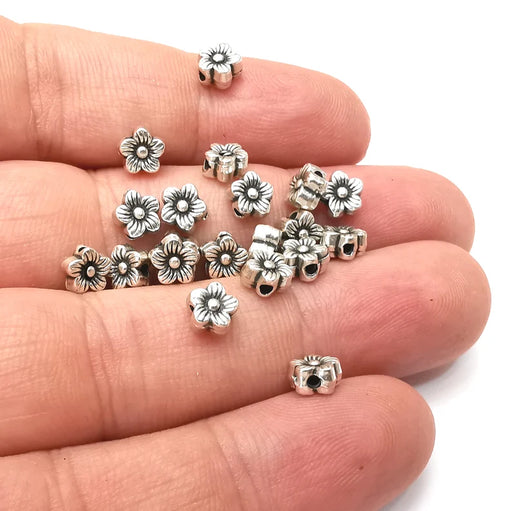 10 Flower Beads Antique Silver Plated Metal Beads (7mm) G34187