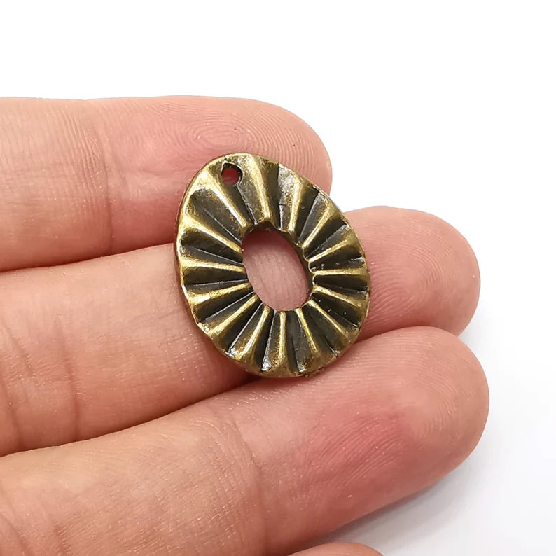 Oval Ribbed Charms, Antique Bronze Plated Dangle Charms (25x20mm) G34147