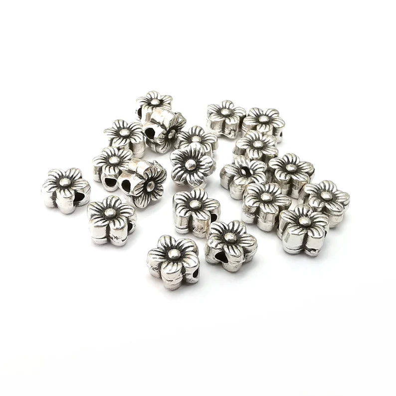 10 Flower Beads Antique Silver Plated Metal Beads (7mm) G34187