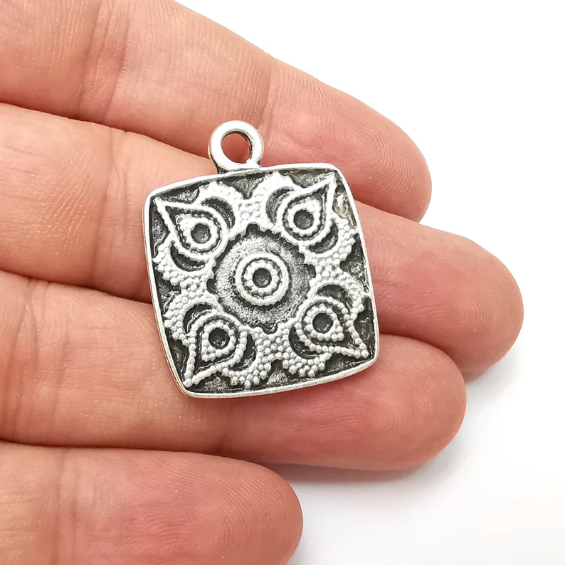 Silver Charms, Antique Silver Plated (32x26mm) G34205