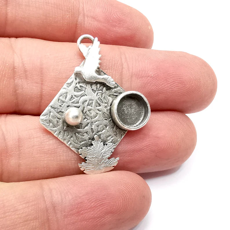 Bird Charms, Leaf Charms Blank Resin Bezel Mounting Cabochon Base Setting Antique Silver Plated Brass (8mm Blank) G34214