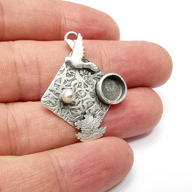Bird Charms, Leaf Charms Blank Resin Bezel Mounting Cabochon Base Setting Antique Silver Plated Brass (8mm Blank) G34214