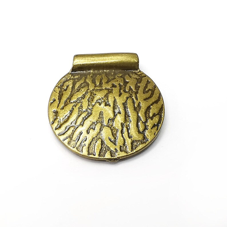 Disc Pendant, Antique Bronze Plated Pendant (31x28mm) G34315