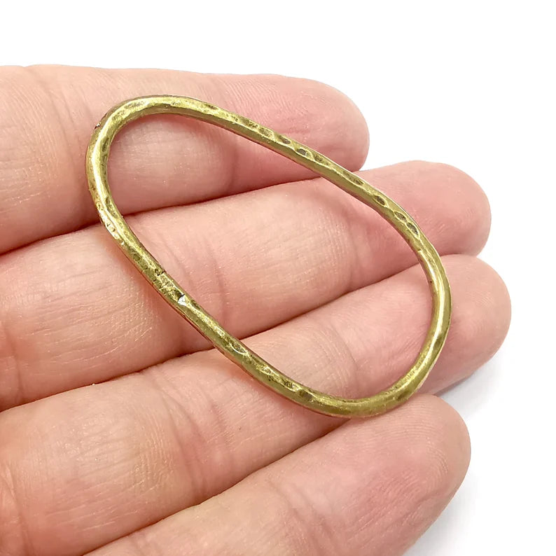 2 Hammered Findings Antique Bronze Plated (51x31mm) G34382