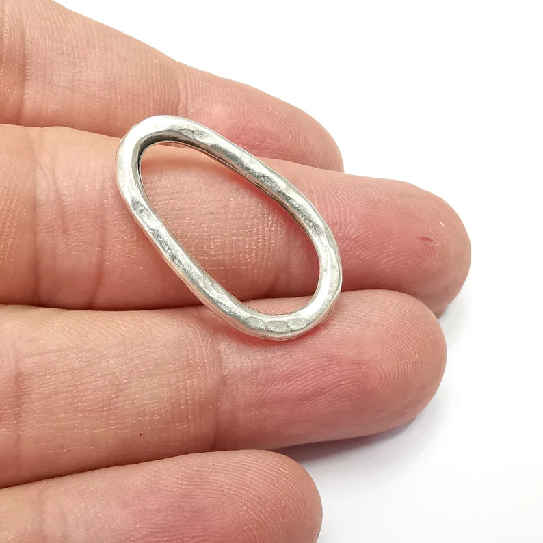 4 Hammered Oval Findings, Connector Antique Silver Plated (29x17mm) G34418