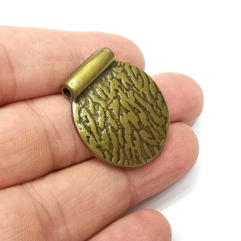 Disc Pendant, Antique Bronze Plated Pendant (31x28mm) G34315