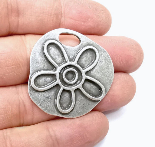 Flower Charms, Daisy Charms, Antique Silver Plated Pendant (36mm) G34417