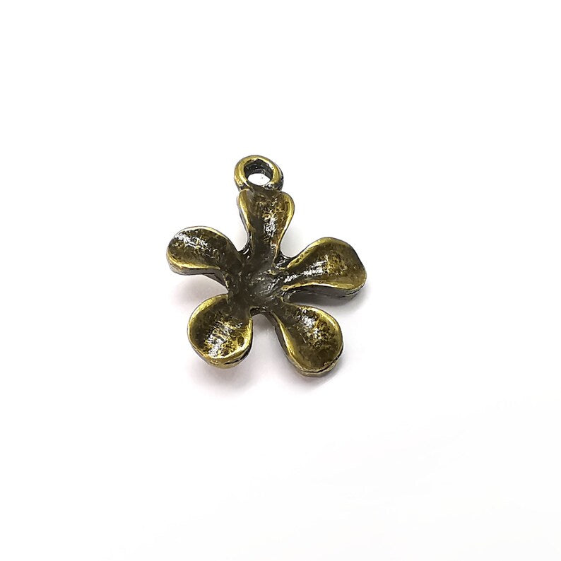 2 Flower, Leaf Charms, Antique Bronze Plated (22x18mm) G34454