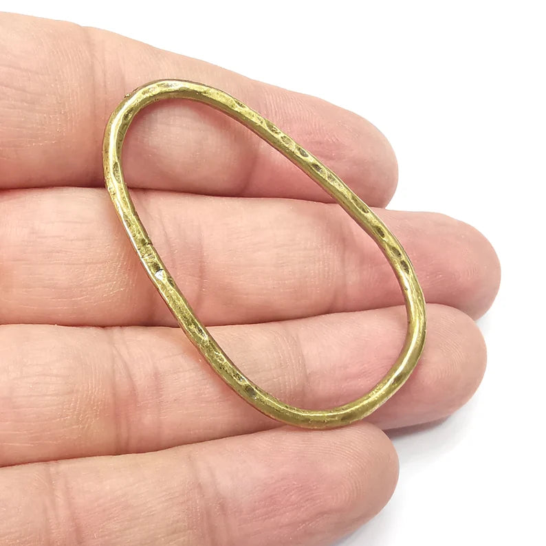 2 Hammered Findings Antique Bronze Plated (51x31mm) G34382