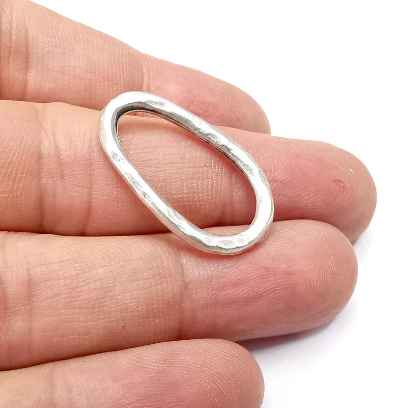 4 Hammered Oval Findings, Connector Antique Silver Plated (29x17mm) G34418