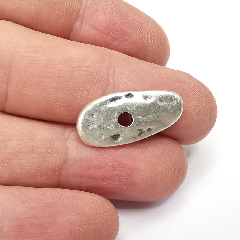 Hammered Oval Disc, Middle Hole Charms, Antique Silver Plated Charms (24x12mm) G34441