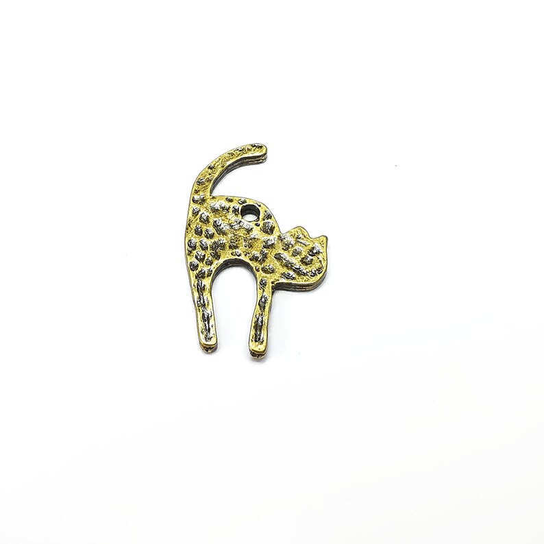 5 Cat Charms Antique Bronze Plated Charms (26x17mm) G34460