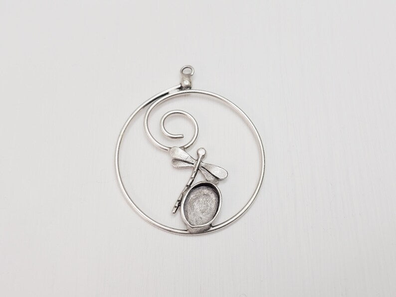 Dragonfly Swirl Oval Pendant Base Setting Bezel Blank Antique Silver Plated Brass Pendant (55mm) (14x10mm blank) G34631