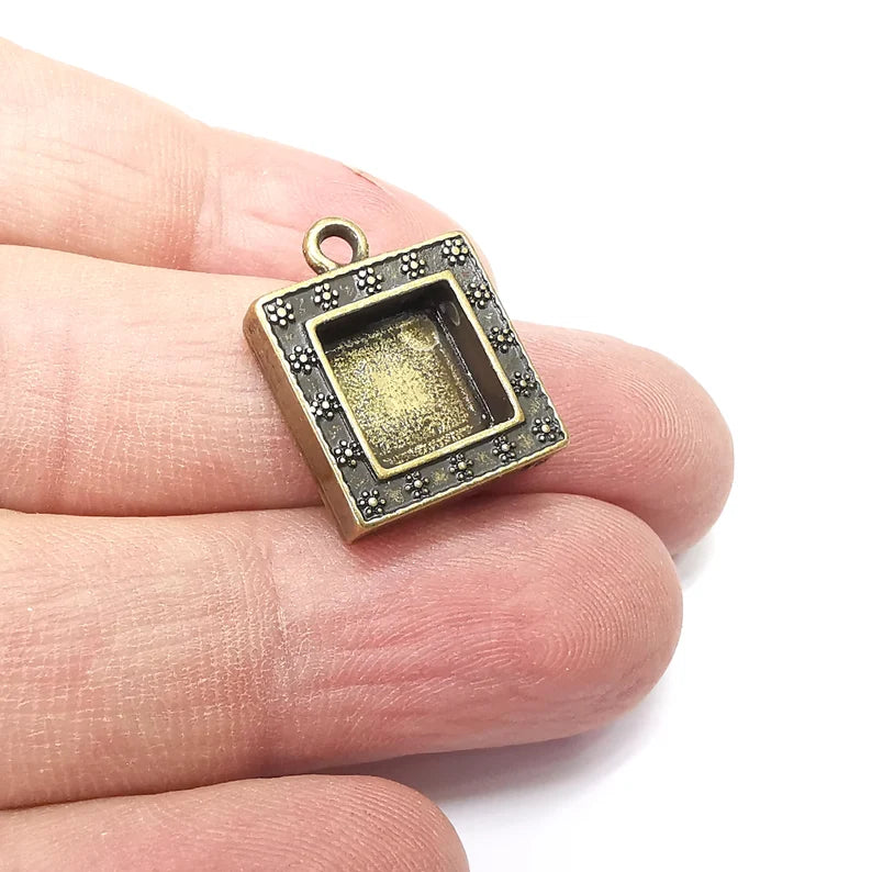 Flower Square Pendant Blanks, Resin Bezel Bases, Mosaic Mountings, Dry flower Frame, Polymer Clay base, Antique Bronze Plated (10mm) G34603