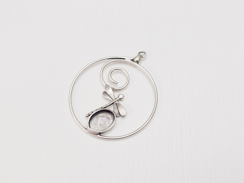 Dragonfly Swirl Oval Pendant Base Setting Bezel Blank Antique Silver Plated Brass Pendant (55mm) (14x10mm blank) G34631