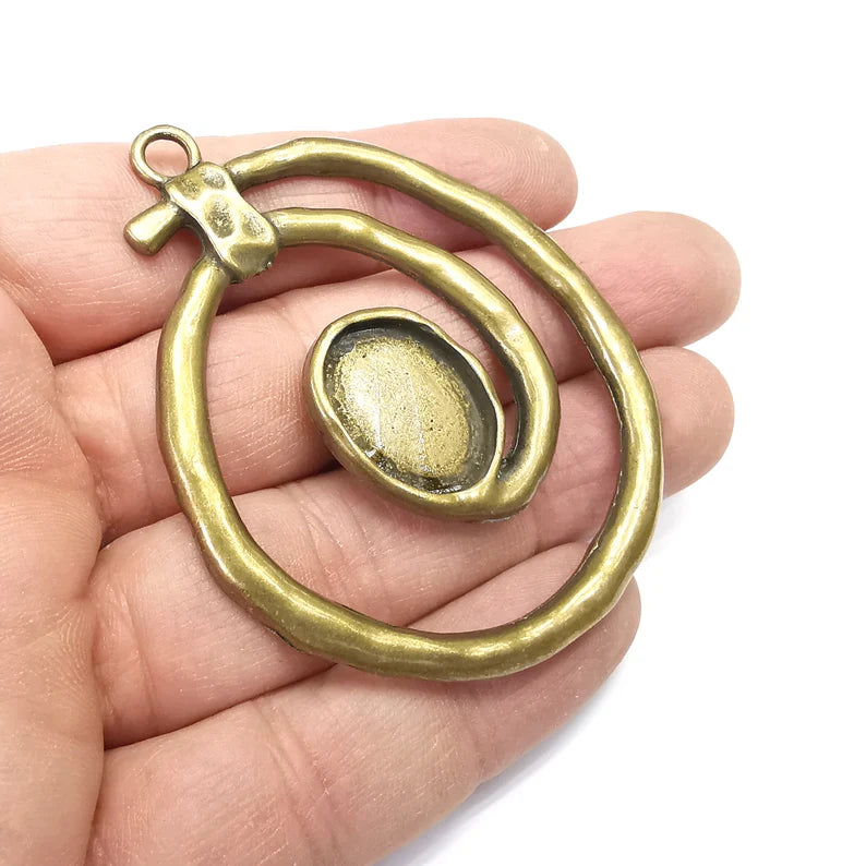Hammered Swirl Pendant Resin Blank Antique Bronze Plated Pendant (70x54mm) (20x15mm Blank) G34673