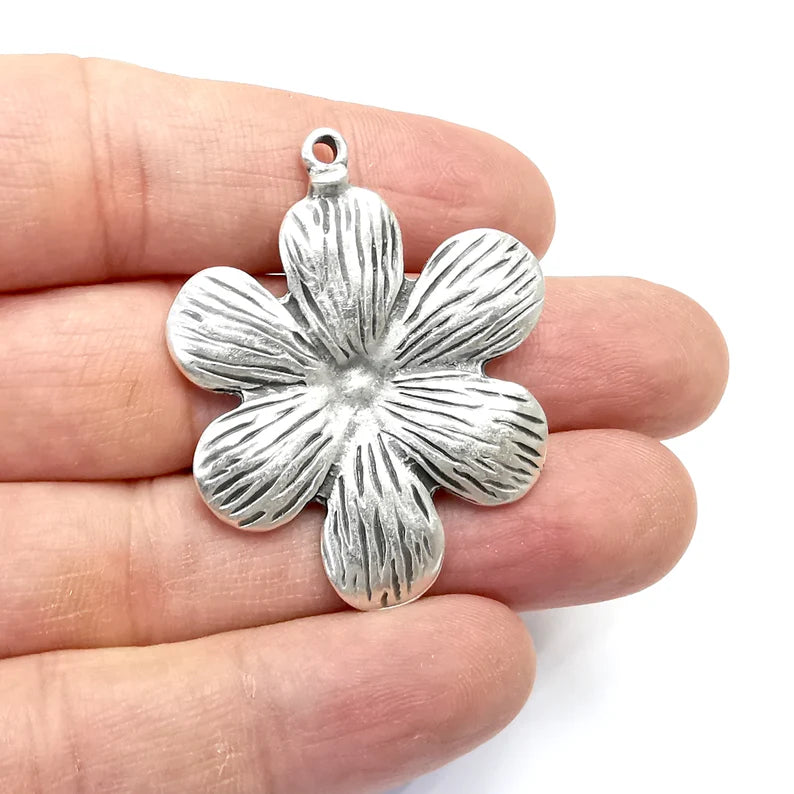 Flowers Charms, Daisy Charms, Antique Silver Plated Plants Charms (46x36mm) G34727
