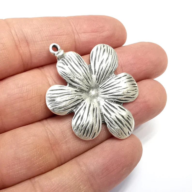 Flowers Charms, Daisy Charms, Antique Silver Plated Plants Charms (46x36mm) G34727
