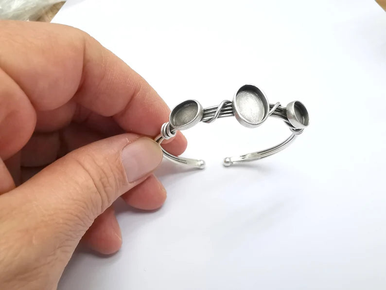 Wire Wrapped Bracelet Bezel, Wrap Cuff Resin Blank, Wristband Cabochon Base, Adjustable Antique Silver Plated Brass 13x10 and 11x8mm G34894