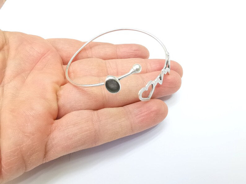 Heart Beat Bracelet Bezel, Pulse Cuff Resin Blank, Wristband Cabochon Base, Cabochon Mountings, Antique Silver Plated Brass (8x6mm) G34913
