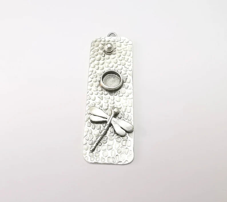 Dragonfly Pendant, Hammered Charms Blank, Dangle Resin Bezel Mounting, Cabochon Base Setting, Antique Silver Plated Brass (8mm Blank) G34922