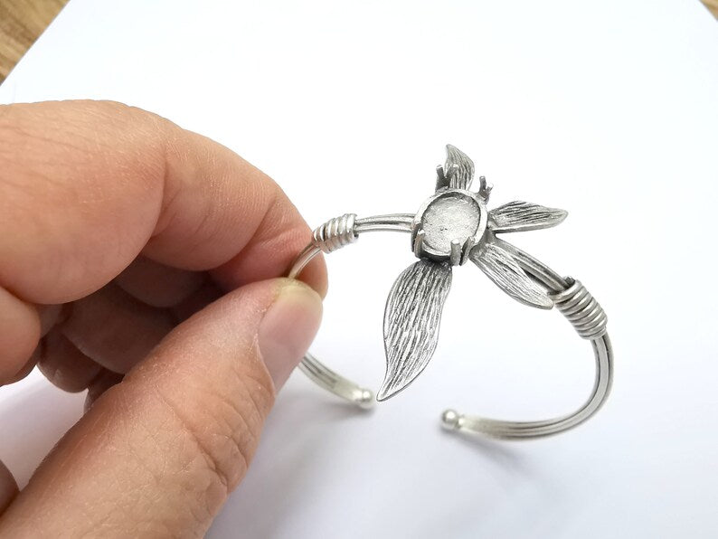 Leaf Bracelet Blank, Wire Wrapped Cuff, Bangle Bezel, Resin Blank, Wristband Cabochon Base, Adjustable Antique Silver Brass (11x8mm) G34927