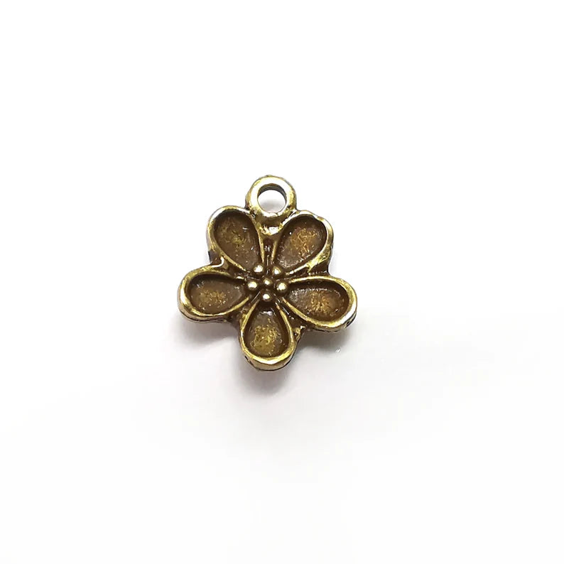 5 Daisy Charms, Flower Charms, Antique Bronze Plated Charms (16x14mm) G34929