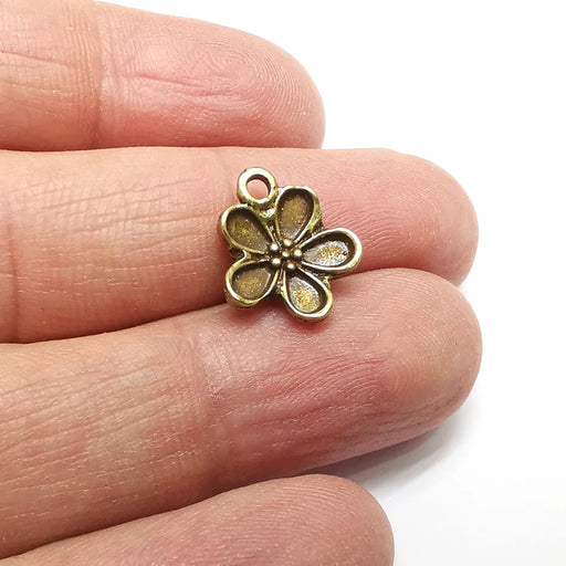 5 Daisy Charms, Flower Charms, Antique Bronze Plated Charms (16x14mm) G34929