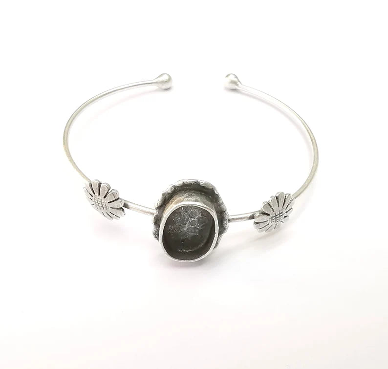 Wire Wrapped Bracelet Bezel, Wrap Cuff Resin Blank, Wristband Base, Cabochon Mounting, Adjustable Antique Silver Plated Brass 14x10mm G34934