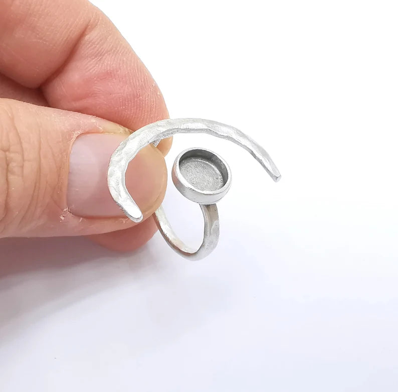 Crescent Ring Setting, Moon Ring, Celestial Ring, Cabochon Blank, Resin Bezel Frame, Adjustable Antique Silver Plated Brass 8mm G34945