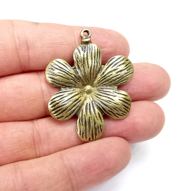 Flowers Charms, Daisy Charms, Antique Bronze Plated Plants Charms (46x36mm) G34822