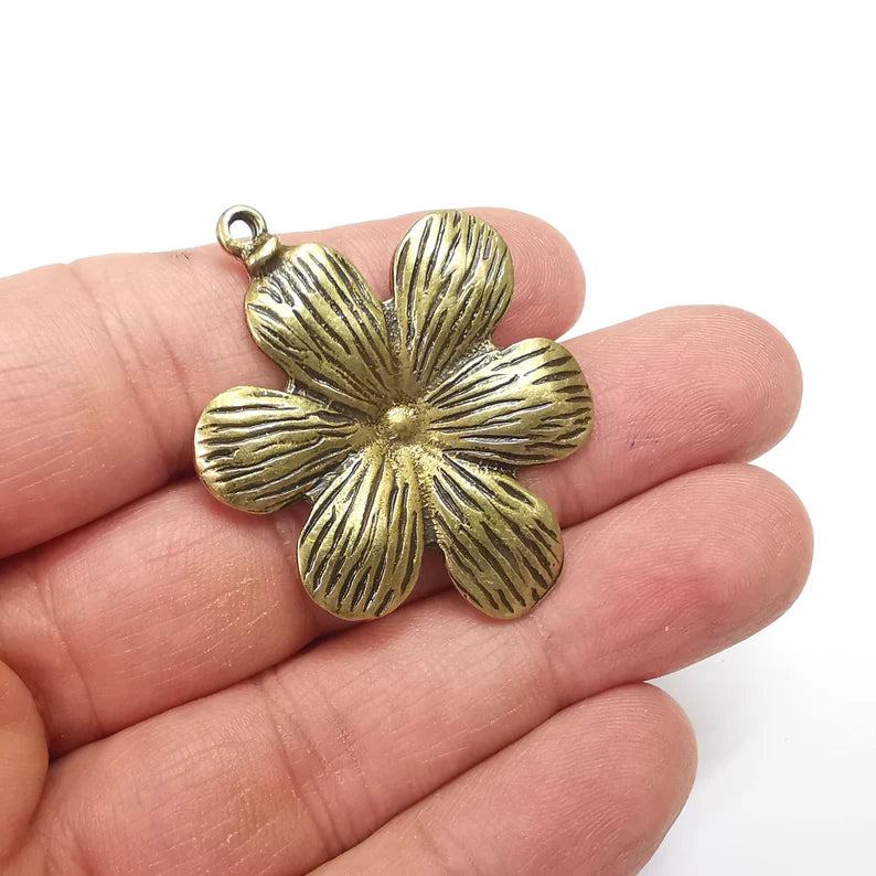 Flowers Charms, Daisy Charms, Antique Bronze Plated Plants Charms (46x36mm) G34822