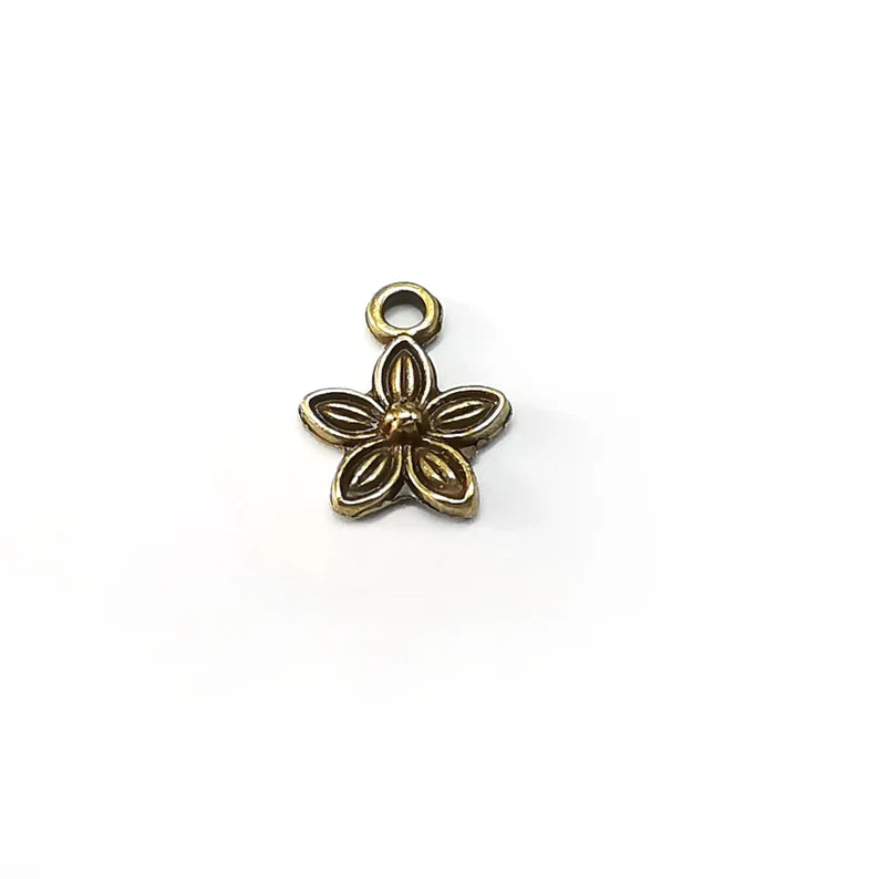 10 Daisy Charms, Flower Charms, Antique Bronze Plated Charms (14x11mm) G34990