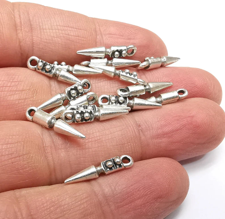 10 Spearhead Charms, Pointed Charms, Dangle Earring Charms, Chain Bracelet Component, Necklace Parts, Antique Silver Plated 18x3mm G35017