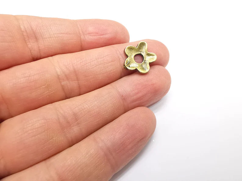4 Bronze Flower Charms, Daisy Charms, Hollow Follow Charms, Bronze Connector, Necklace Parts, Antique Bronze Plated 14mm G35031